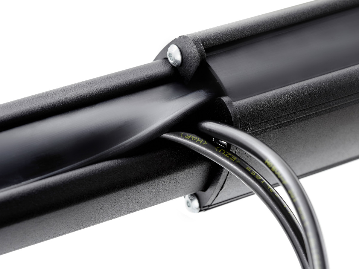 Edbak PMV100 Beamer Deckenhalterung 450-650mm, schwarz Kabeführung in der Säule Edbak PMV100 Beamer Deckenhalterung 450-650mm, schwarz Kabeführung in der Säule
